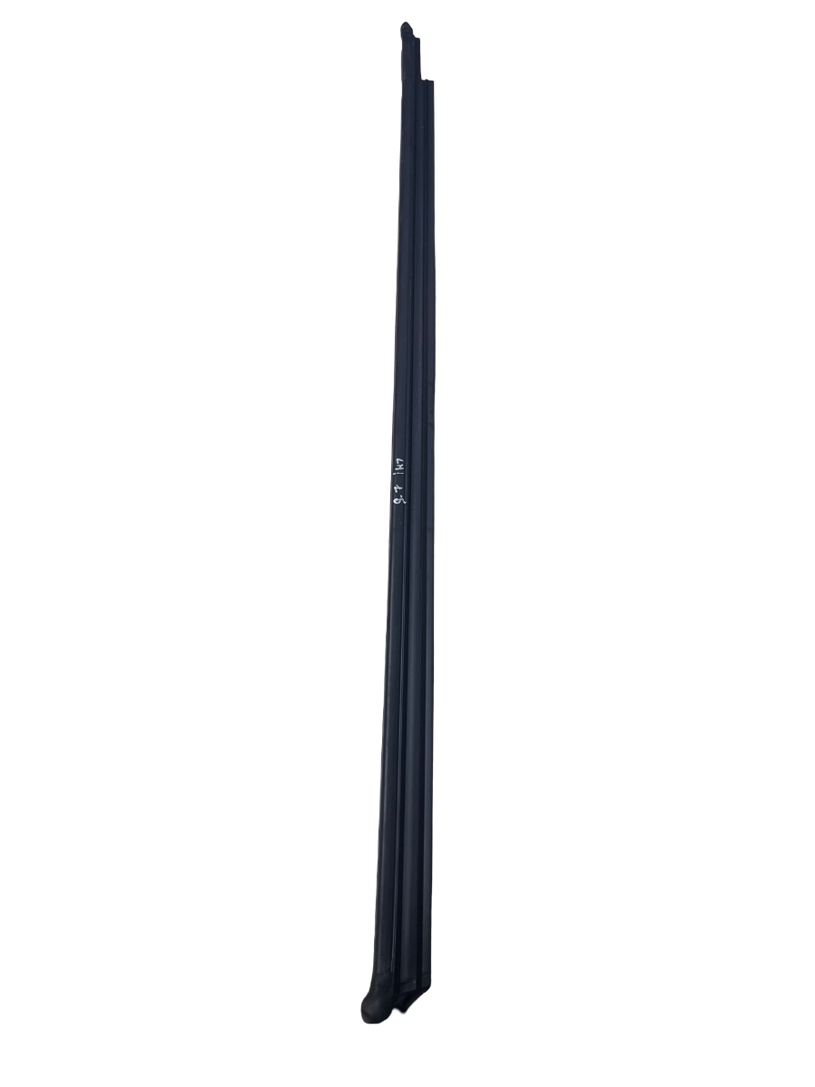 Perie geam portiera stanga fata VOLKSWAGEN Tiguan II Facelift R LINE  [ 2020 - 2024 ] 5NA837479