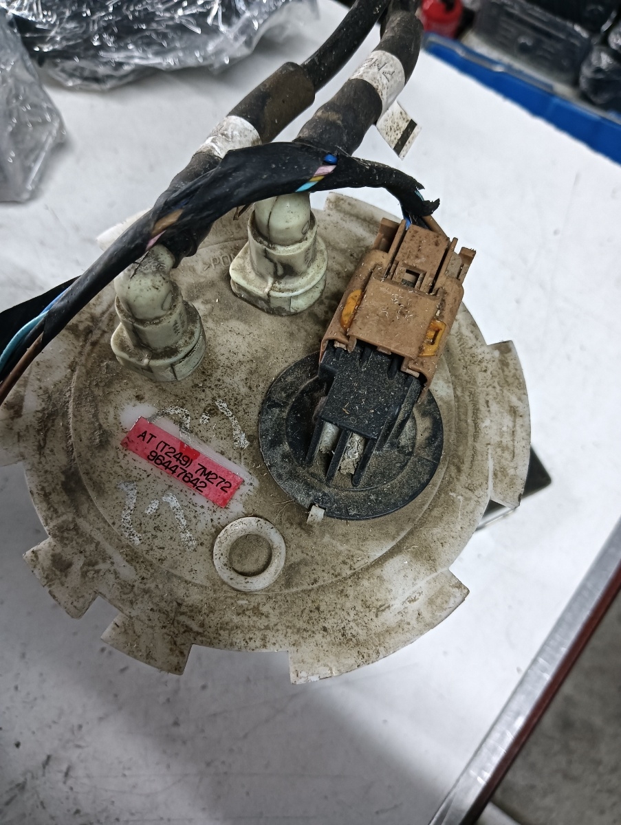 Pompa combustibil CHEVROLET AVEO Saloon (T250, T255) [ 2005 - > ] 1.2 (LY4) 53KW|72HP OEM 96447642
