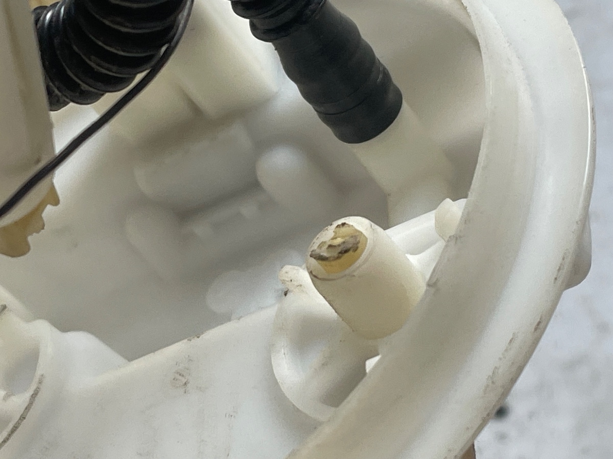 Pompa combustibil  DACIA DUSTER 1.6i  - > 172025410R 0974652990301 – foto 3