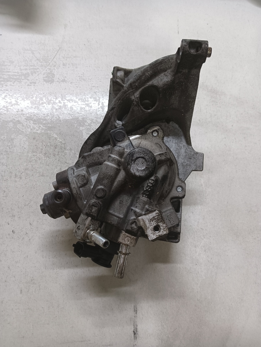 Pompa inalte presiune  FORD FIESTA VII 2017 - > 1.5 TDCi XUJC, XUJD, XUJE, XUJF, XUJG, XUJK, XUJL, XUJM, XUJN, XVJE 0445010592