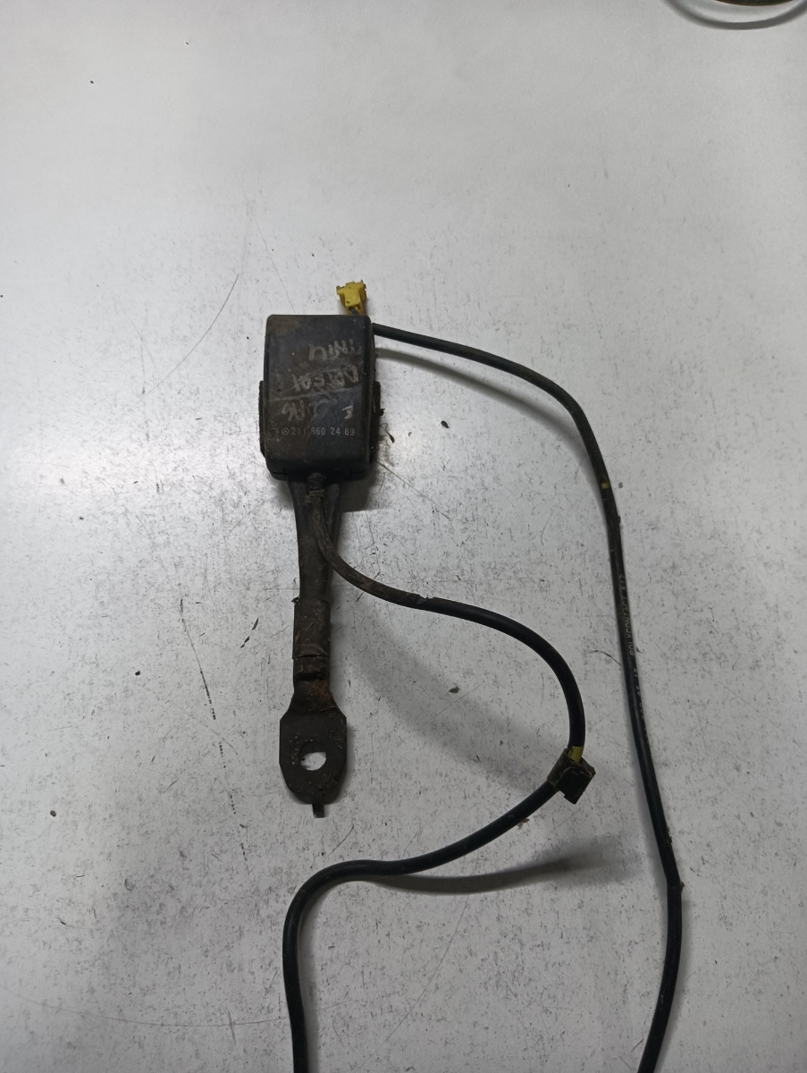 Pretensionare  dreapta fata MERCEDES-BENZ E-CLASS W211 2002 - 2009 – foto 2