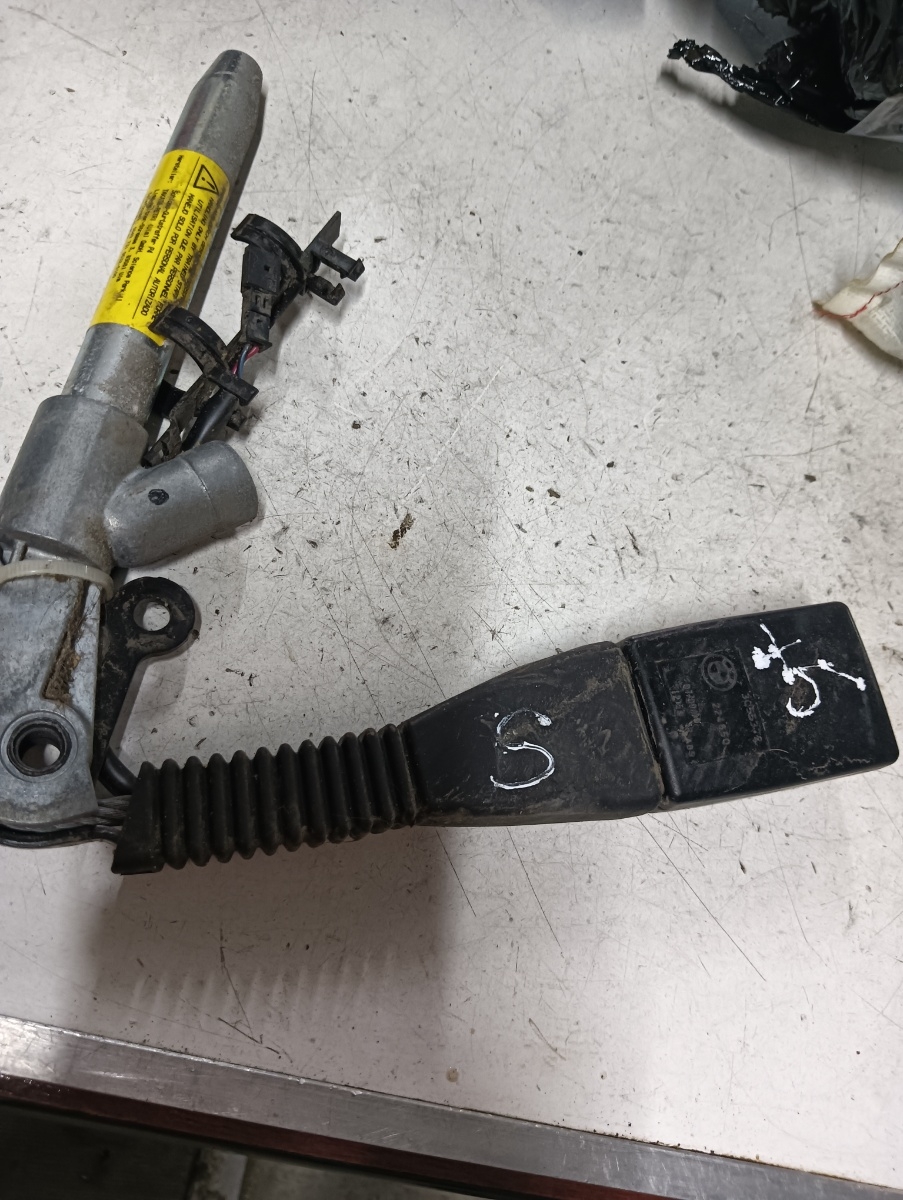 Pretensionare  stanga fata BMW X5 II (E70) [ 2006 - 2013 ] – foto 2