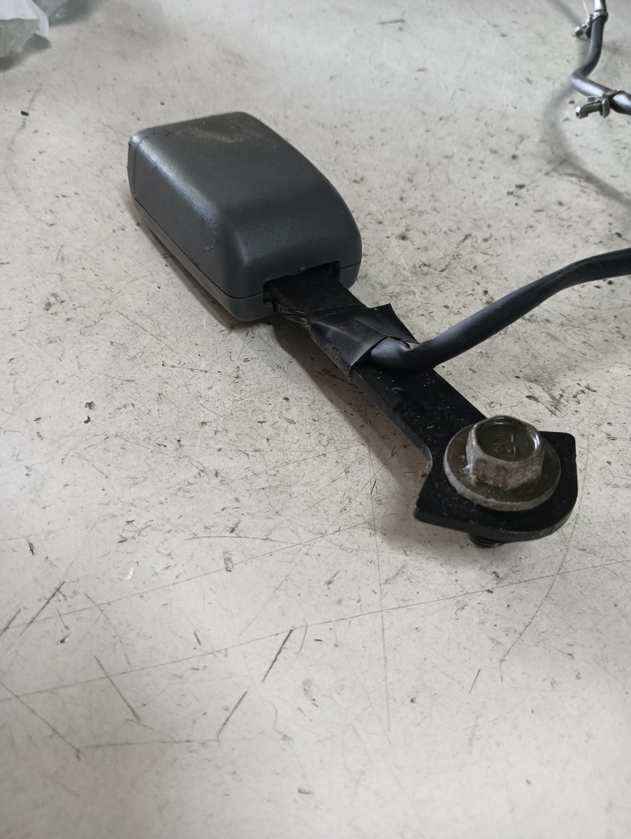 Pretensionare stanga fata NISSAN FRONTIER II D40 [ 2005 - 2009 ] – foto 2