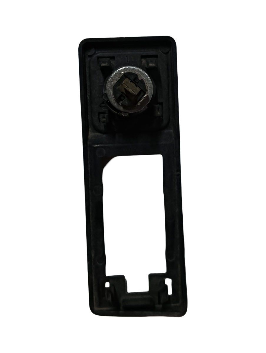 Priza 12 V (fata) BMW 1 E81 2006 - 2012 – foto 2