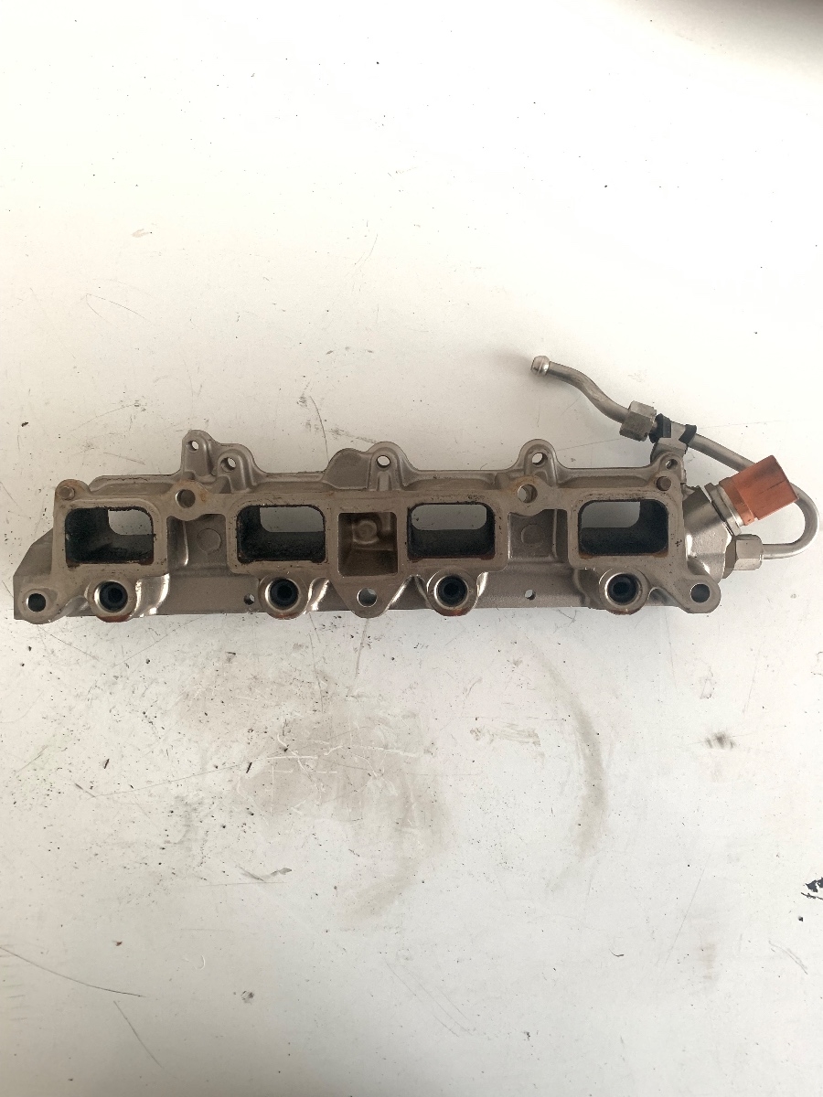 Rampa injectoare cu senzor 1.4TSI SKODA YETI 5L 2009 - 2017, VOLKSWAGEN PASSAT Variant 3C5 2005 - 2011, VOLKSWAGEN GOLF VI 5K1 2008 - 2013, AUDI A3 II 8P1 2003 - 2013 – foto 2