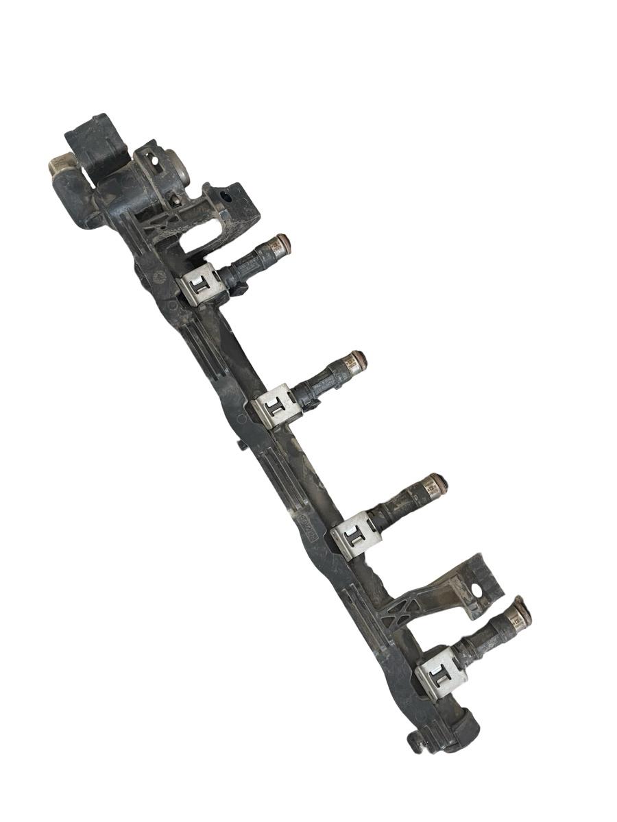 Rampa + injectoare FORD FOCUS III Saloon 2010 -> 1.6i 8A6G-9H487-AB