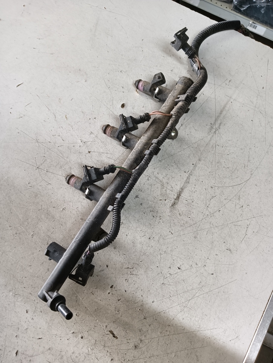 Rampa injectoare RENAULT MEGANE II (BM0/1_, CM0/1_) [ 2001 - 2012 ] 16V (K4M 760, K4M 812, K4M 813) 82KW|112HP OEM 8200135504 – foto 2