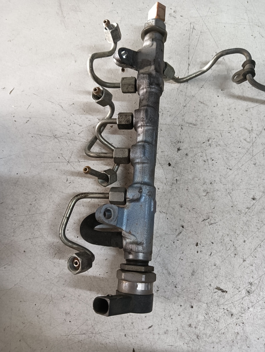 Rampa injectoare VOLKSWAGEN TOURAN (1T3) [ 2010 - 2015 ] TDI (CFHF, CLCA) 81KW|110HP – foto 2