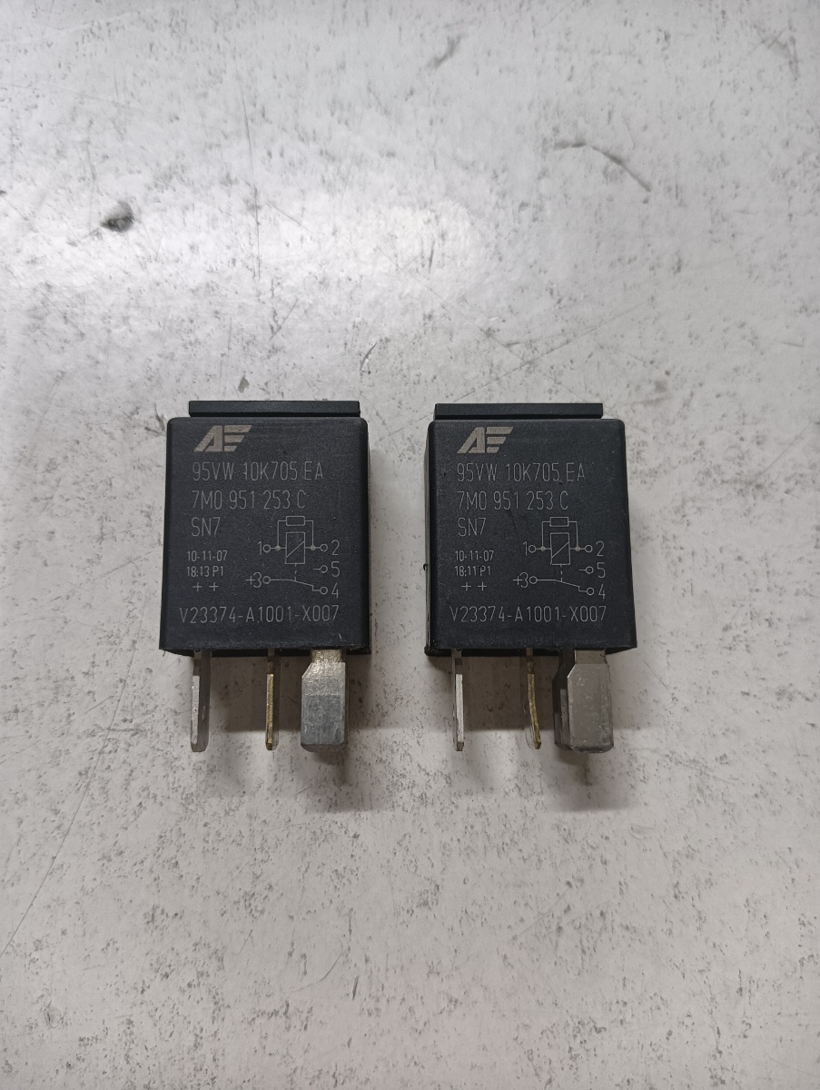 Releu AUDI Q5 8RB 2008 - > 7m0951253c