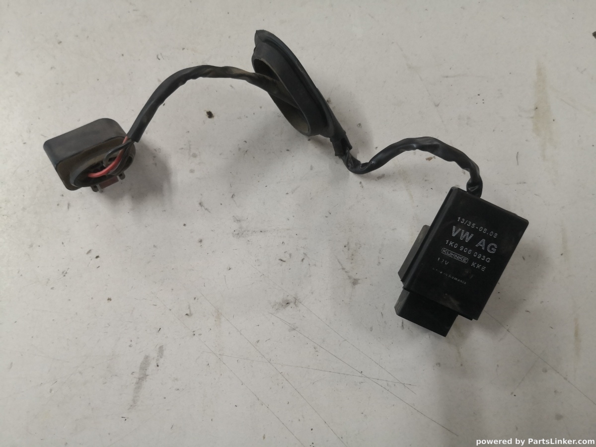 Releu pompa combustibil SEAT TOLEDO IV (KG3) [ 2012 - > ] TSI (CBZB) 77KW|105HP OEM 1k0906093g