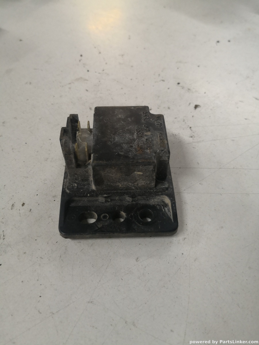 Releu spalator faruri MITSUBISHI PAJERO II (V3_W, V2_W, V4_W) [ 1990 - 2001 ] OEM Ma809932 – foto 2