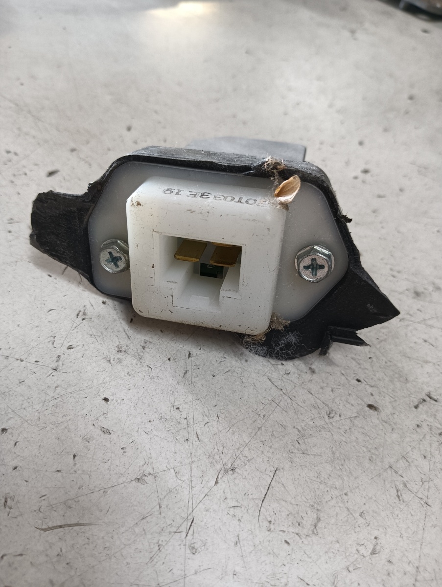 Rezistenta trepte NISSAN PRIMERA III (P12) [ 2002 - > ] OEM 70t033e19 – foto 2