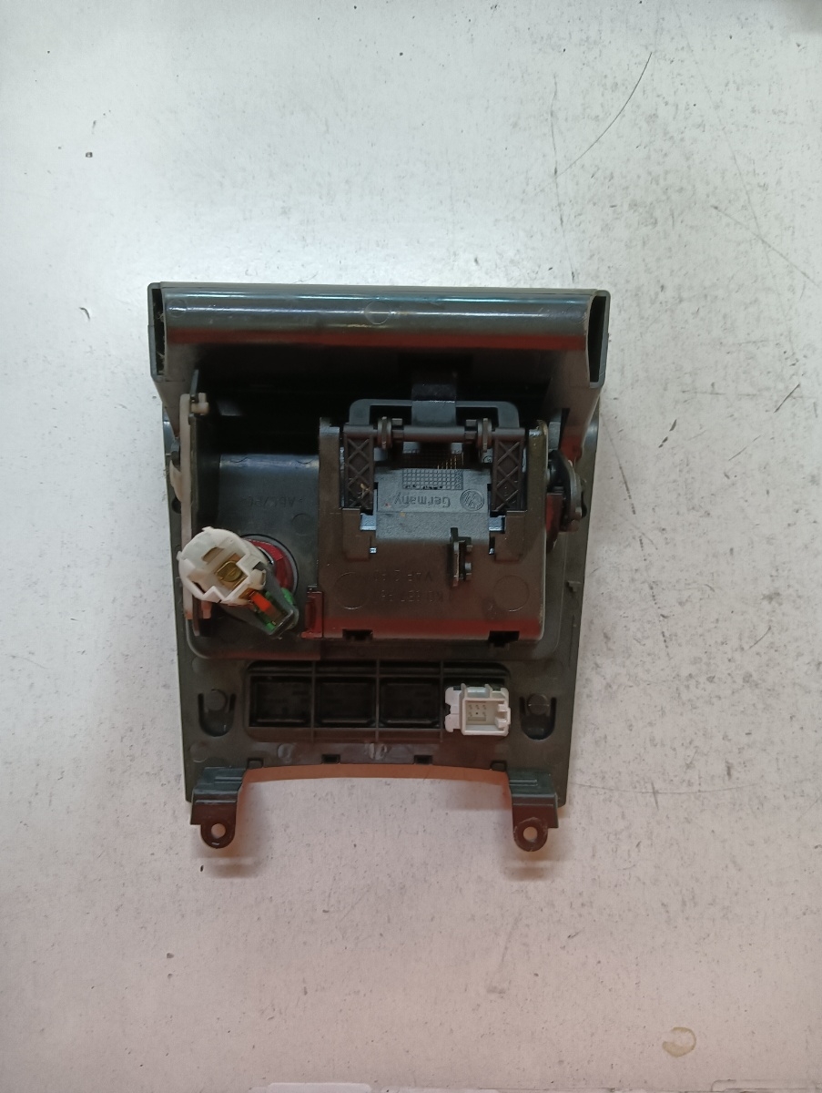 Scrumiera (fata) VOLKSWAGEN GOLF V 1K1 2003 - 2009 – foto 2