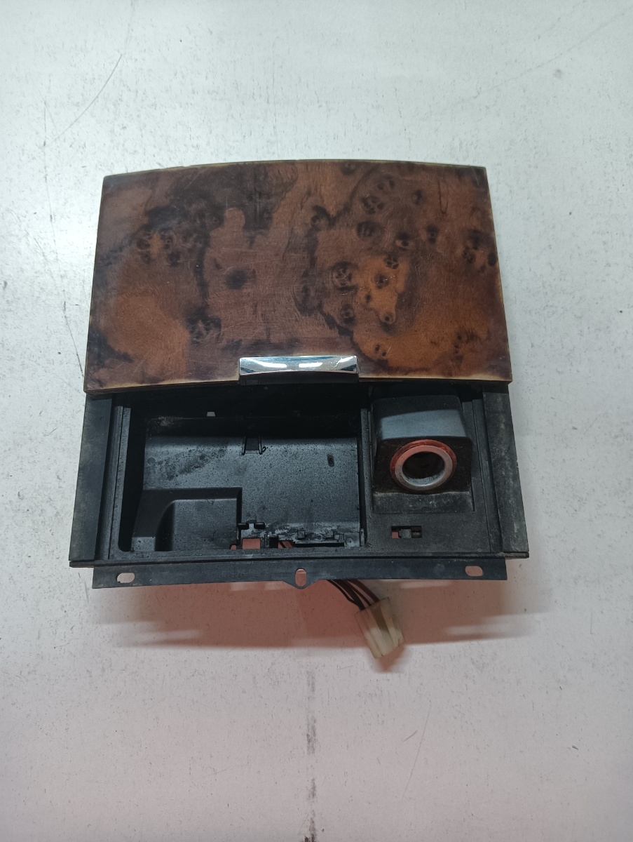 Scrumiera (fata) VOLKSWAGEN TOUAREG 7LA, 7L6, 7L7 2002 - 2013