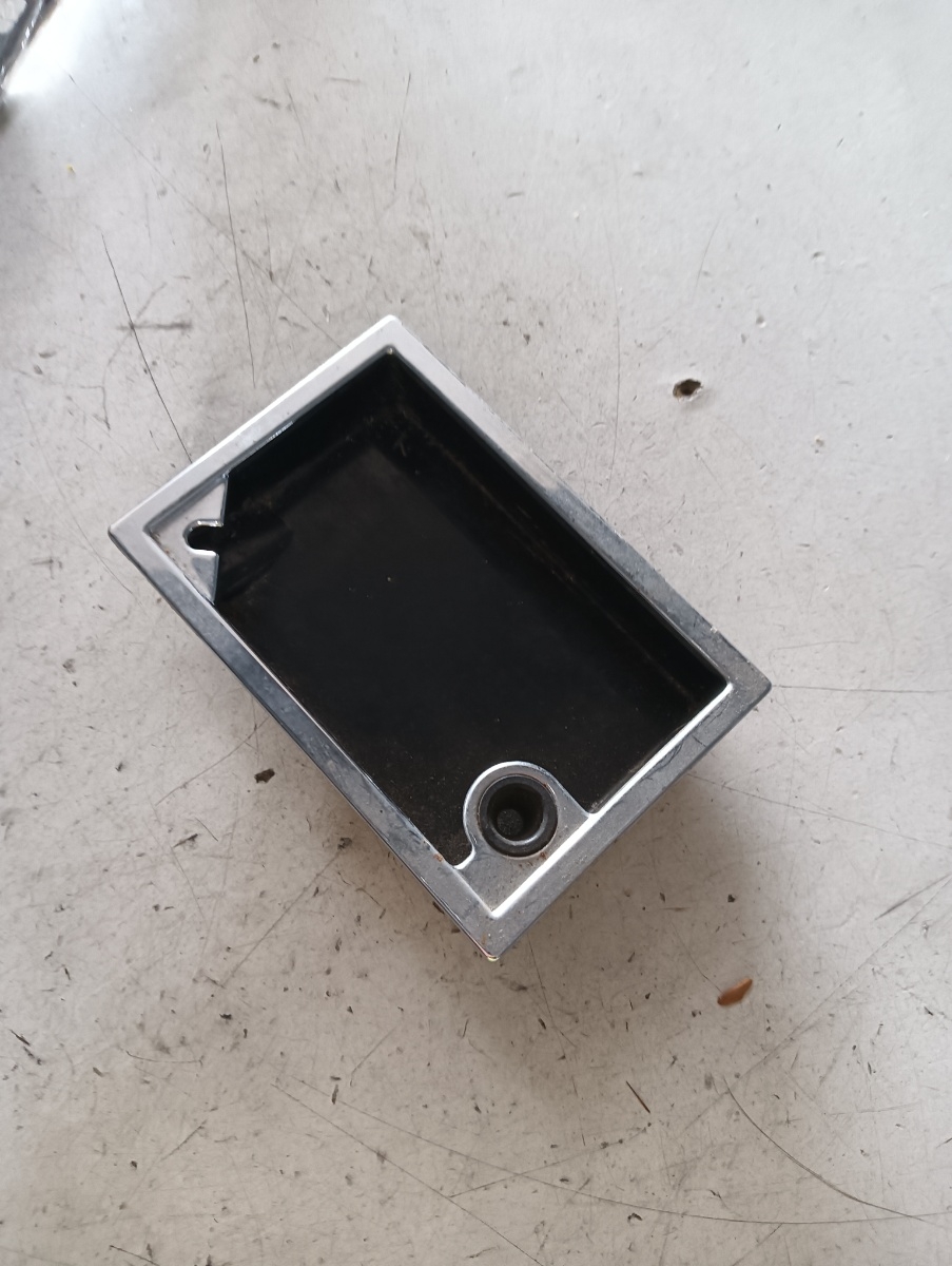 Scrumiera VOLKSWAGEN TOUAREG (7LA, 7L6, 7L7) [ 2002 - 2013 ] OEM 7l6857311 – foto 2