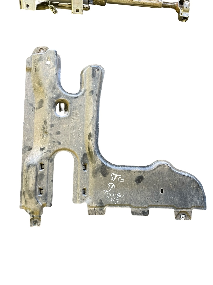 Scut de protectie stanga spate VOLKSWAGEN Tiguan II Facelift [ 2020 - 2024 ] 5QF825101A