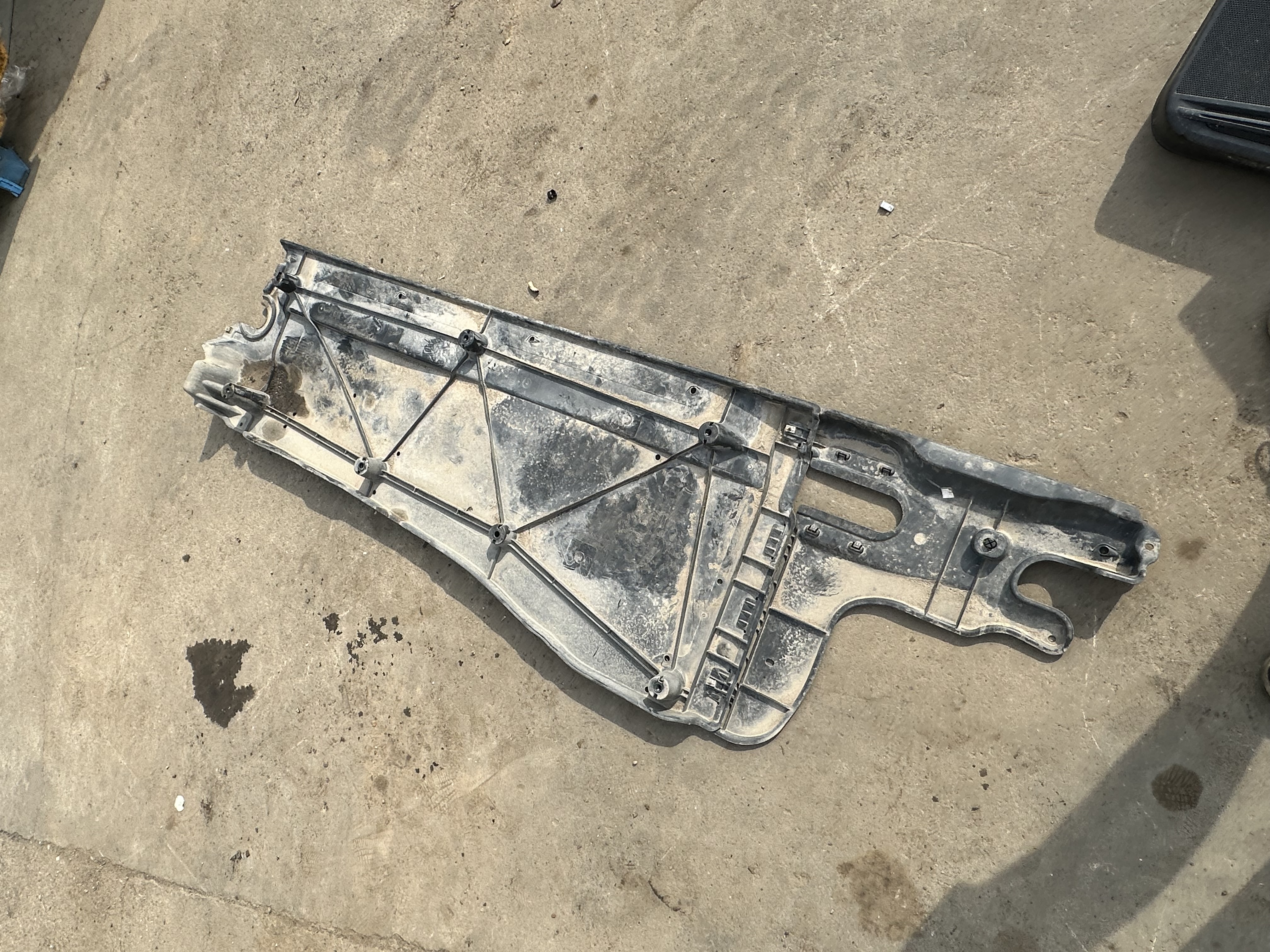 Scut Sub Caroserie dreapta Volkswagen Tiguan Allspace 2016–2024 - cod: 5QF825202C – foto 3