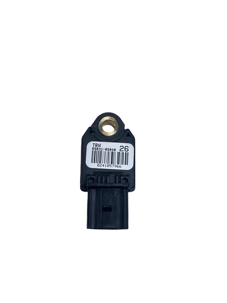 Senzor de impact airbag stanga fata TOYOTA AVENSIS Saloon _T27_ 2008 -> 89831-05040