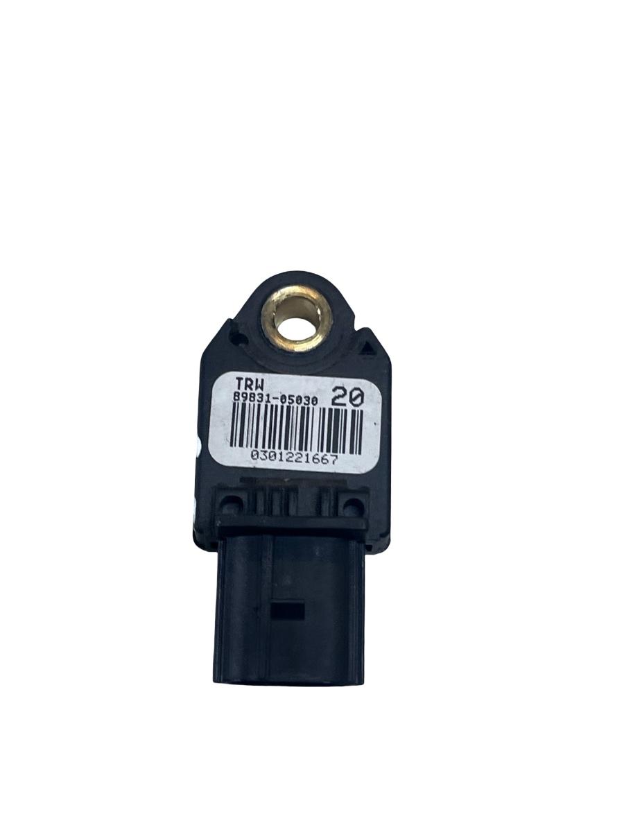 Senzor de impact airbag stanga spate TOYOTA AVENSIS Saloon _T27_ 2008 -> 89831-05030