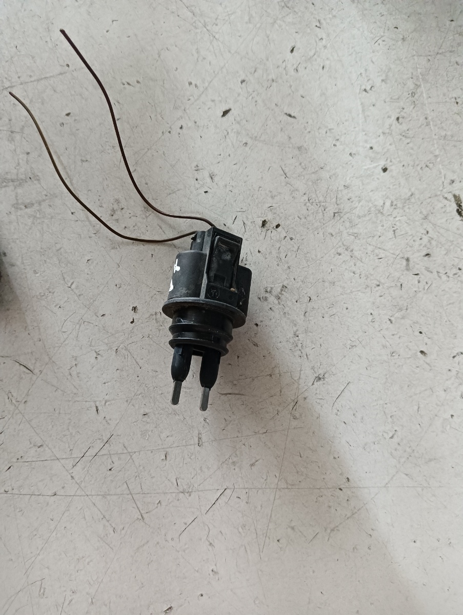 Senzor nivel lichid parbriz  AUDI A4 III (8EC, B7) [ 2004 - 2008 ] OEM 1j0973202 – foto 2