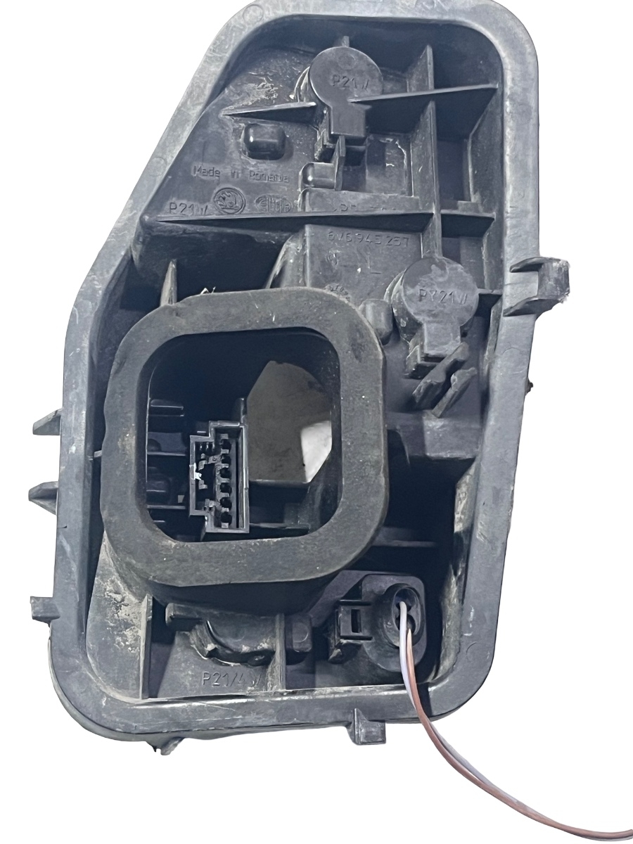 Soclu stanga spate SKODA FABIA III Estate NJ5 2014 - > 6V6945257 – foto 3