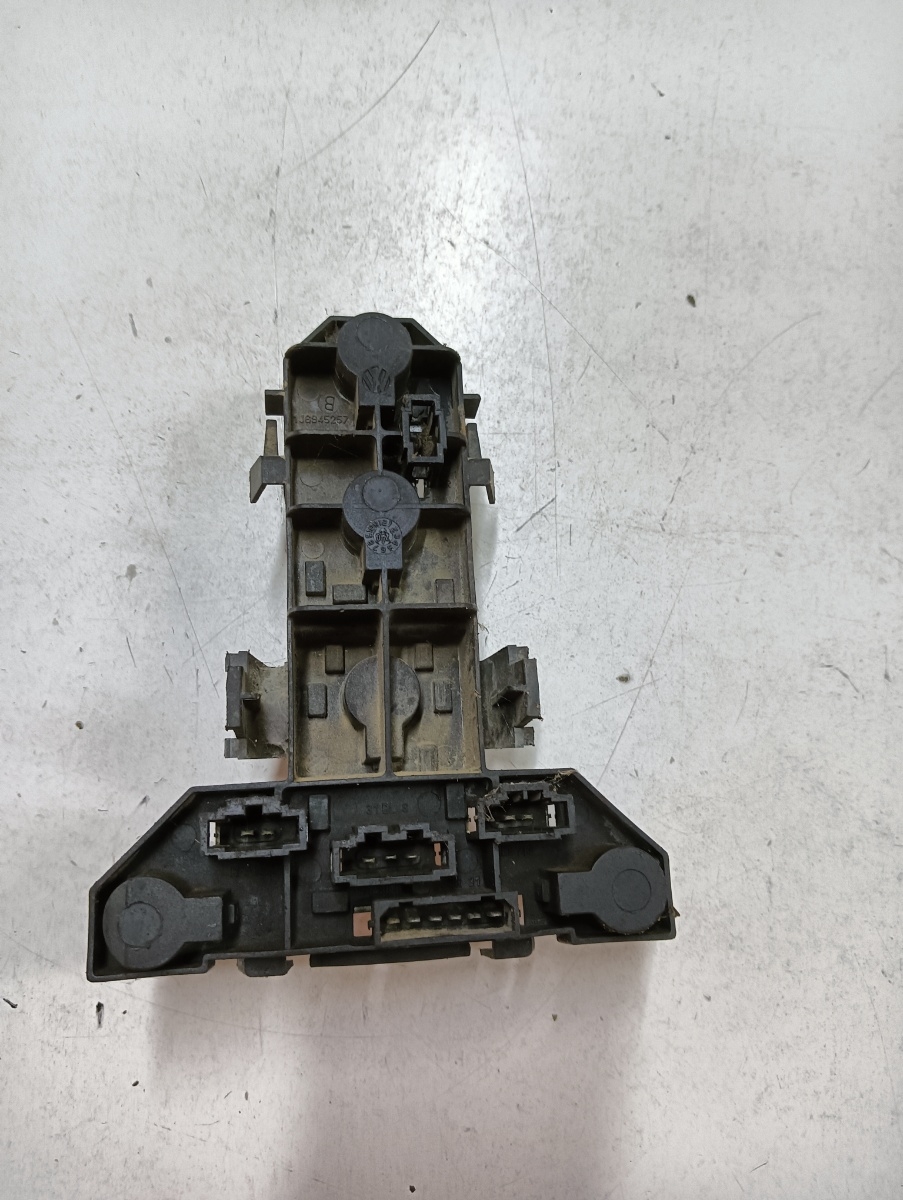 Soclu stanga spate VOLKSWAGEN GOLF IV 1J1 1997 - 2007 16V AHW, AKQ, APE, AXP, BCA VAG 1j6945257 – foto 2
