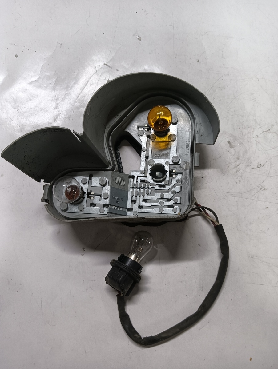 Soclu stop  dreapta spate RENAULT MEGANE 2  Cabrio 2002 - 2007 – foto 4