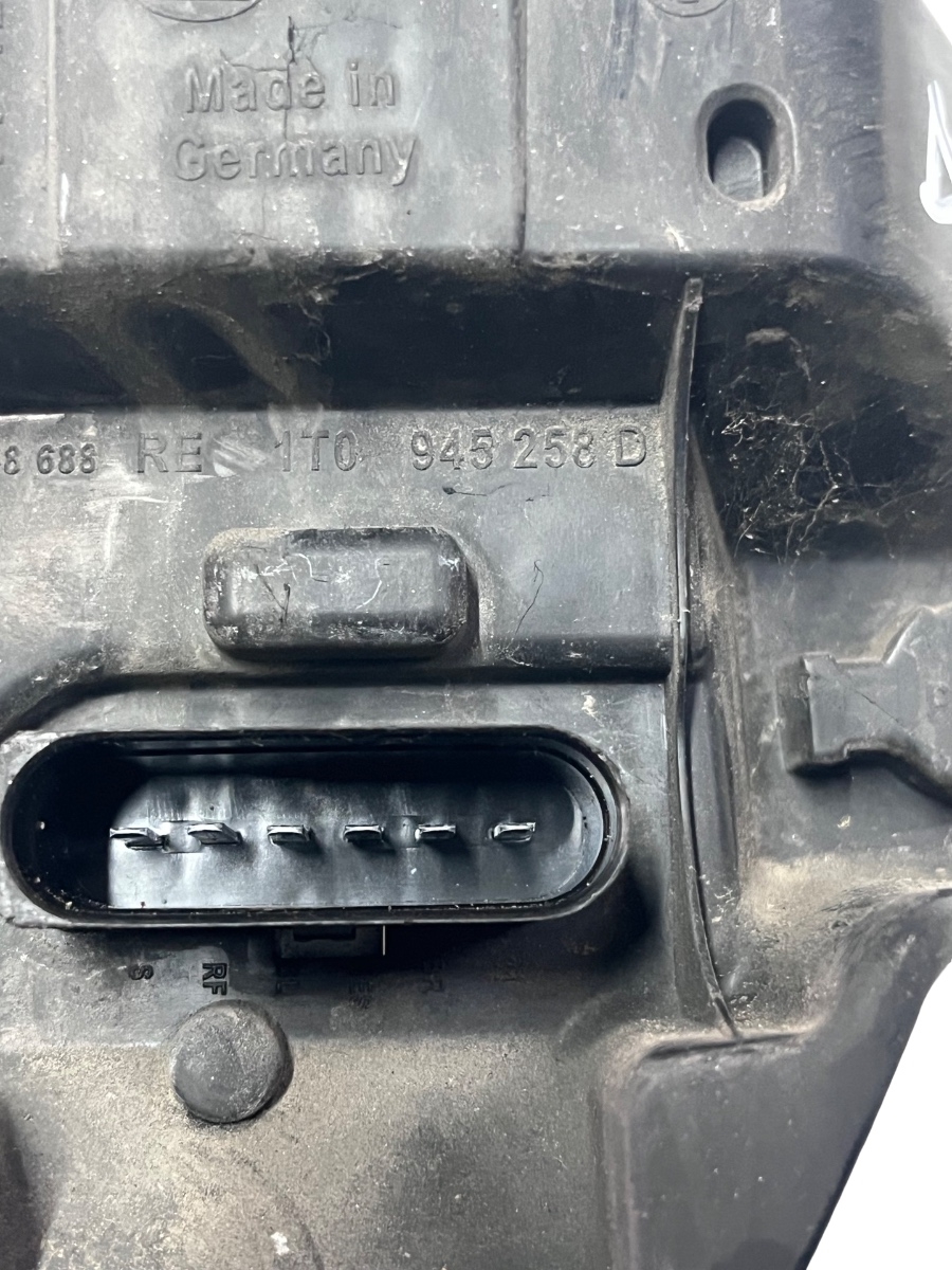 Soclu stop dreapta spate VOLKSWAGEN TOURAN  Facelift 1T1, 1T2 2003 - 2010 1T0945258D – foto 3