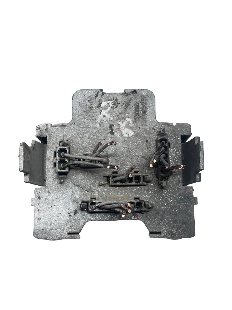 Soclu stop dreapta spate VOLKSWAGEN TRANSPORTER IV Box 70XA 1990 - 2003 701945257 – foto 2