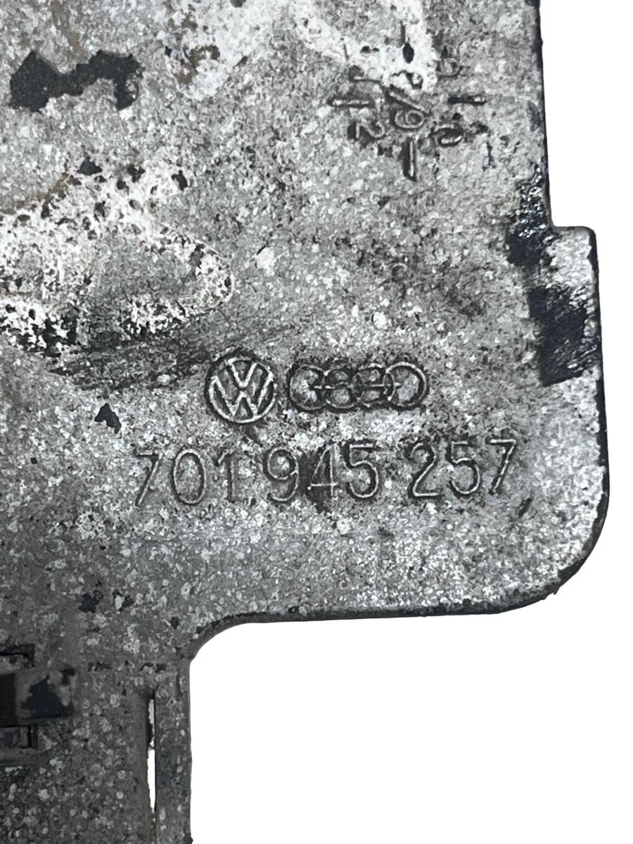 Soclu stop dreapta spate VOLKSWAGEN TRANSPORTER IV Box 70XA 1990 - 2003 701945257 – foto 3
