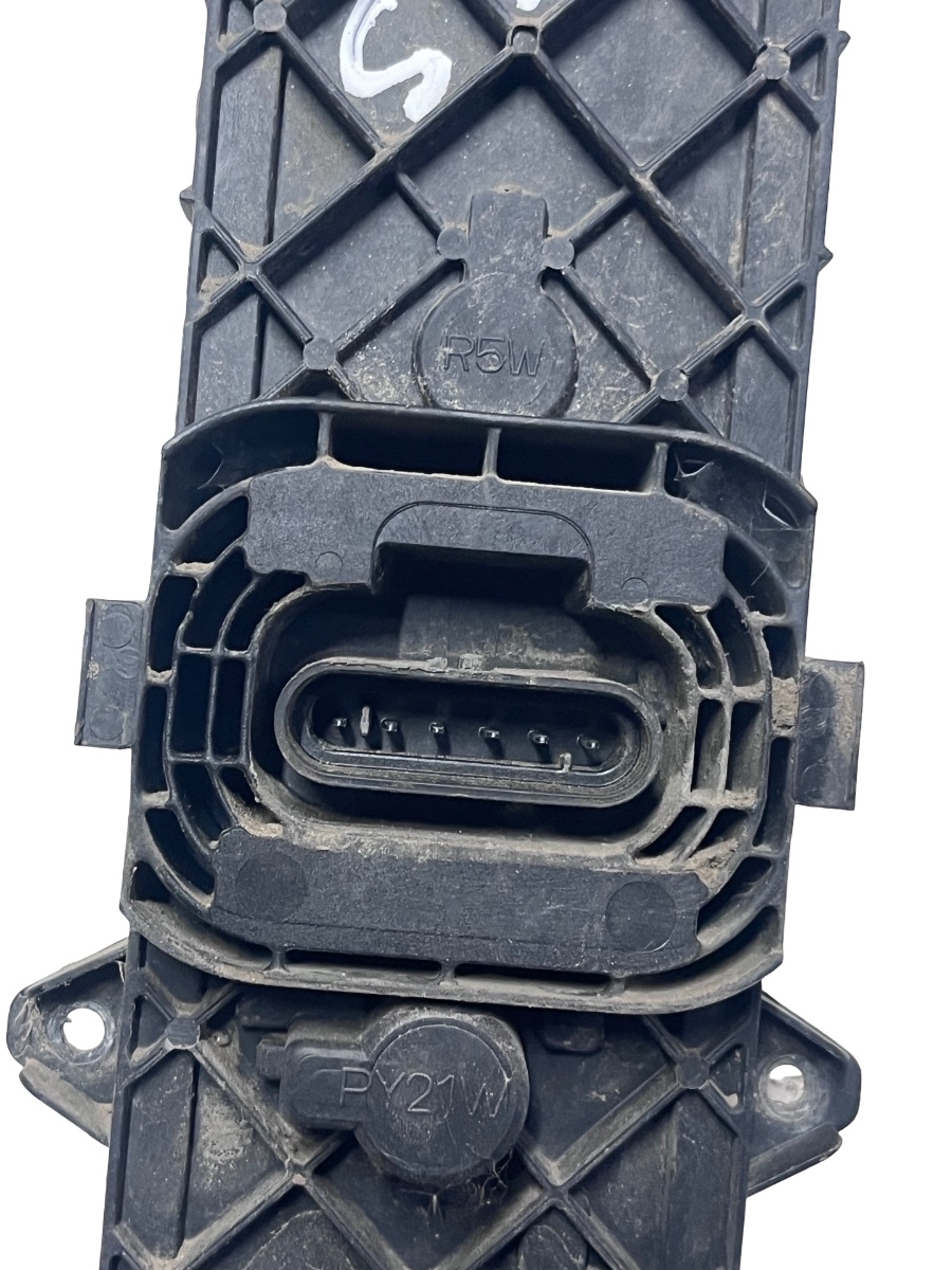 Soclu stop stanga spate IVECO DAILY VI Bus 2014 -> 465007518 – foto 4