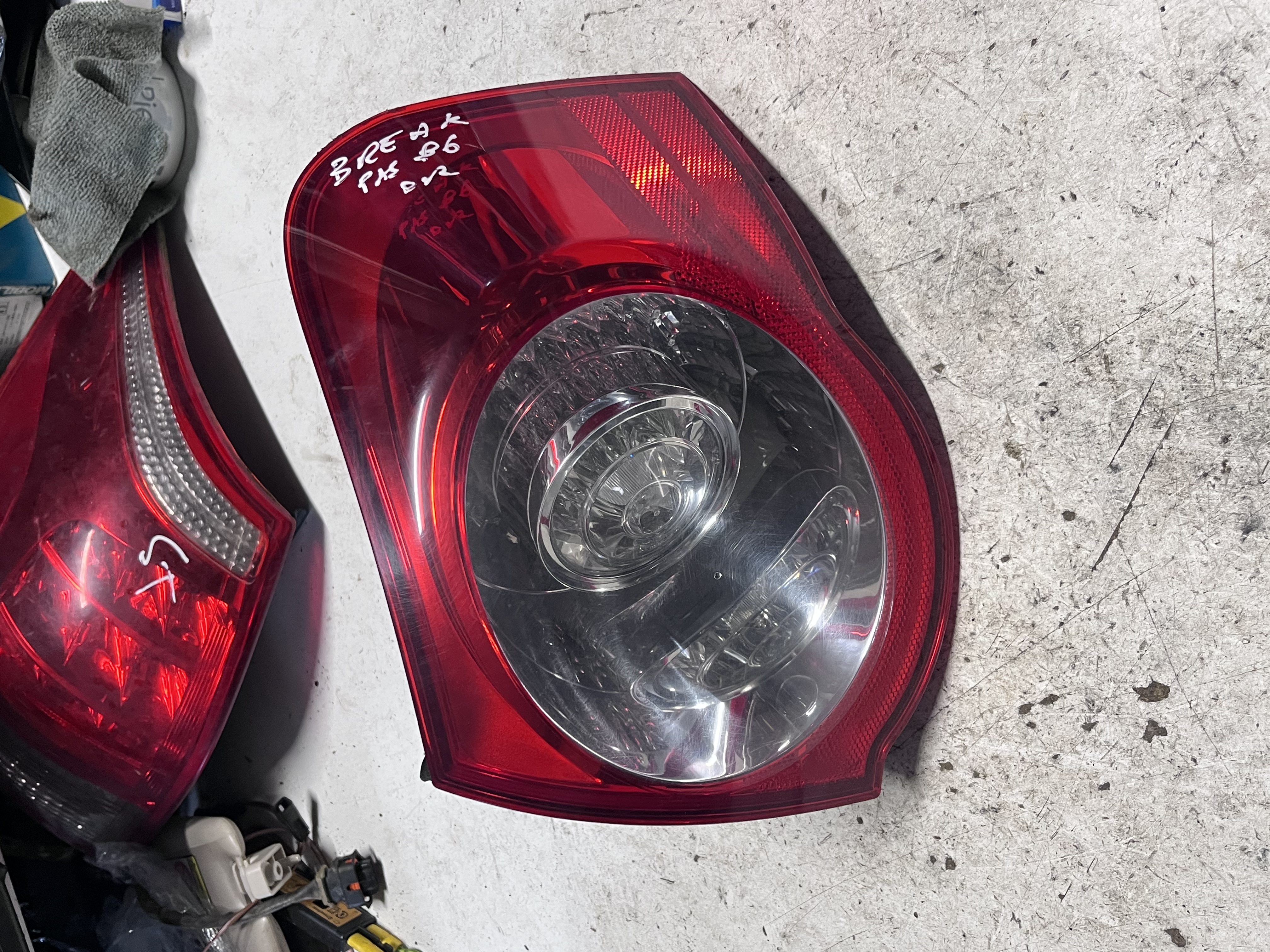 Stop dreapta spate Volkswagen Passat B6 Combi 2005–2010 - cod: 3C9945096N