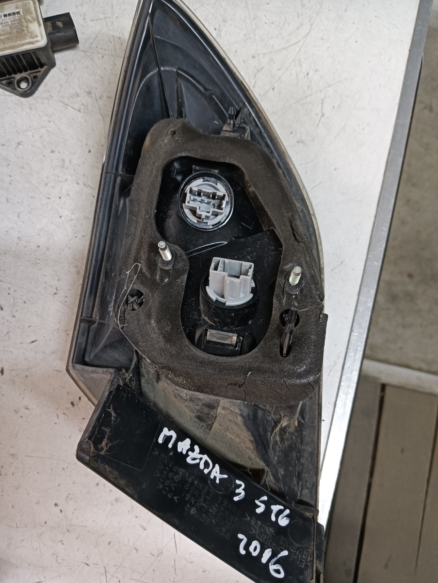 Stop stanga spate MAZDA 3 2004> – foto 2