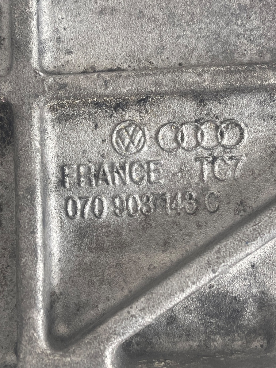 Suport alternator VOLKSWAGEN TRANSPORTER V Platform/Chassis 7JD, 7JE, 7JL, 7JY, 7J 2.5 TDI AXD, BNZ 070903143C – foto 2