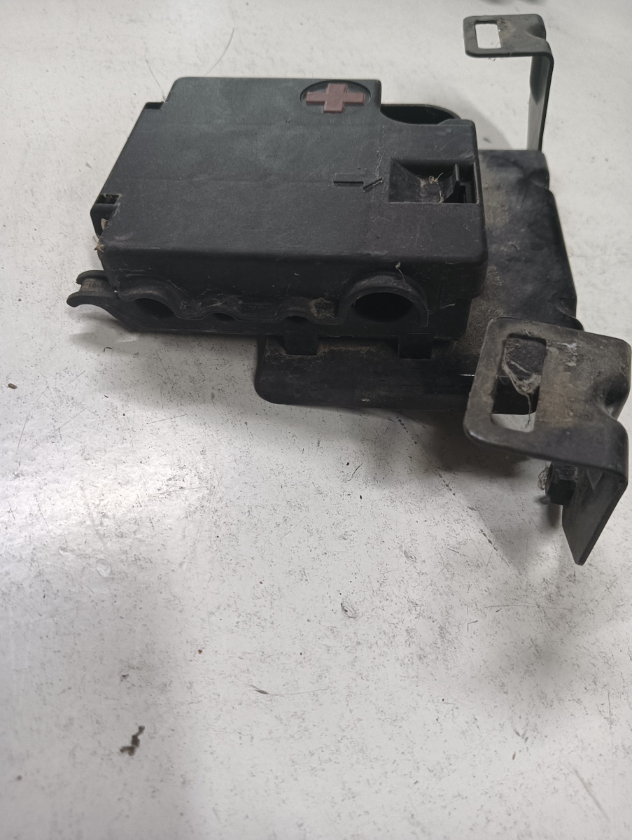 Suport capac baterie  AUDI Q5 8RB 2008 - > 8r0971502a – foto 2
