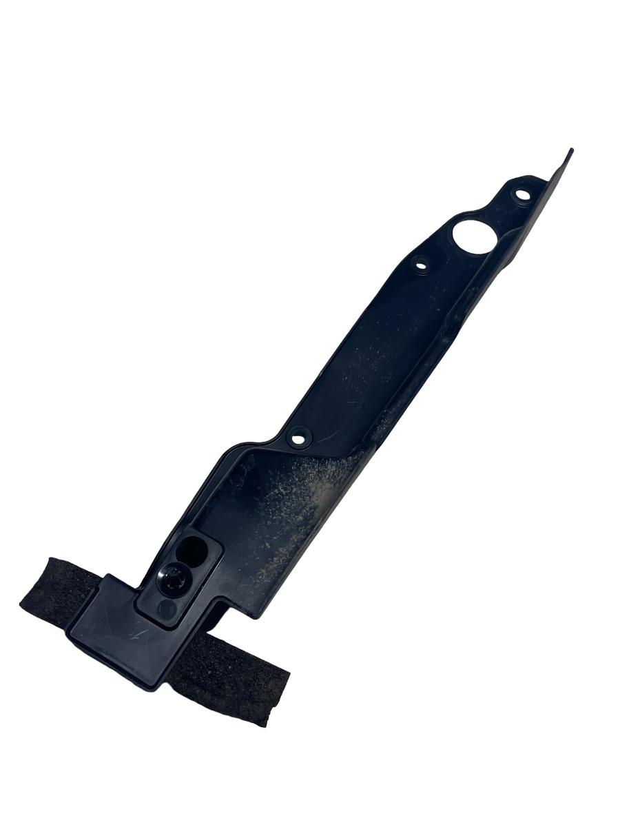 Suport de fixare aripa dreapta fata SUZUKI SX4 S-Cross JY 2023 -> 72460-63T0