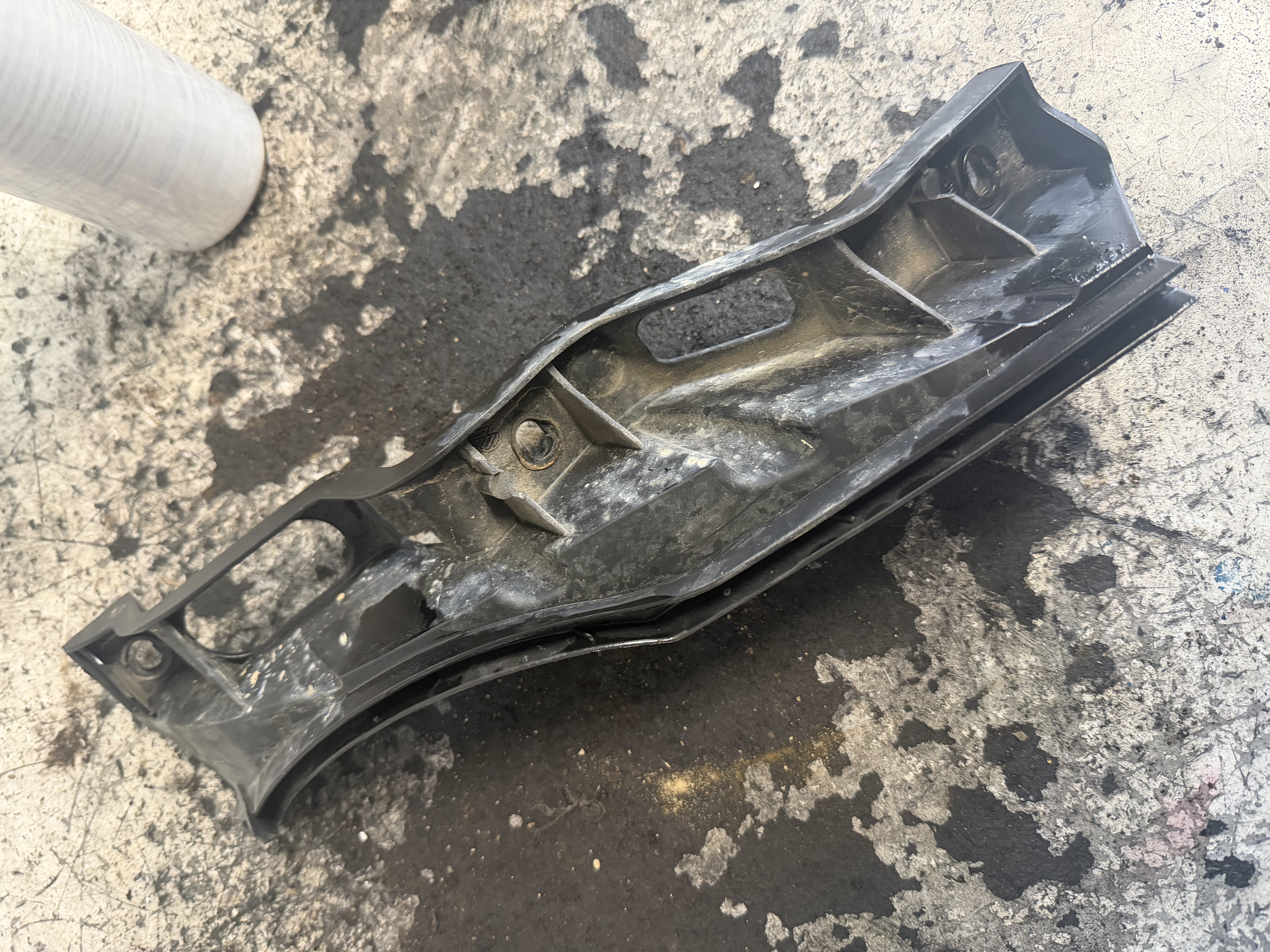 Suport Far stânga față Volkswagen Passat B6 2.0 TDI 8V PDE DSG EA188 / BMP 2005–2010 - cod: 3C0807889 – foto 2