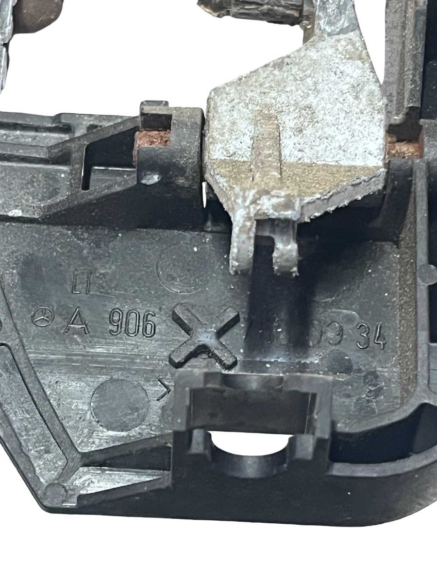 Suport maner exterior portiera fata stanga fata MERCEDES-BENZ SPRINTER 3,5-t Platform/Chassis 906 2006 -> A9067500934 – foto 2