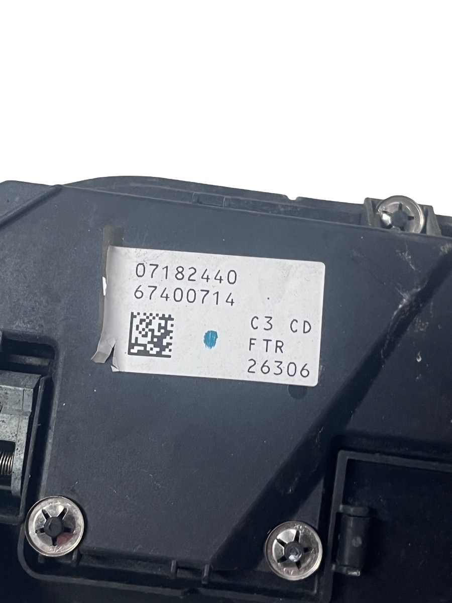 Suport maner + inchidere centralizata dreapta fata  BMW 6 (M6) E63 UK 2004 - 2010  Cabrio  15771410RH – foto 2