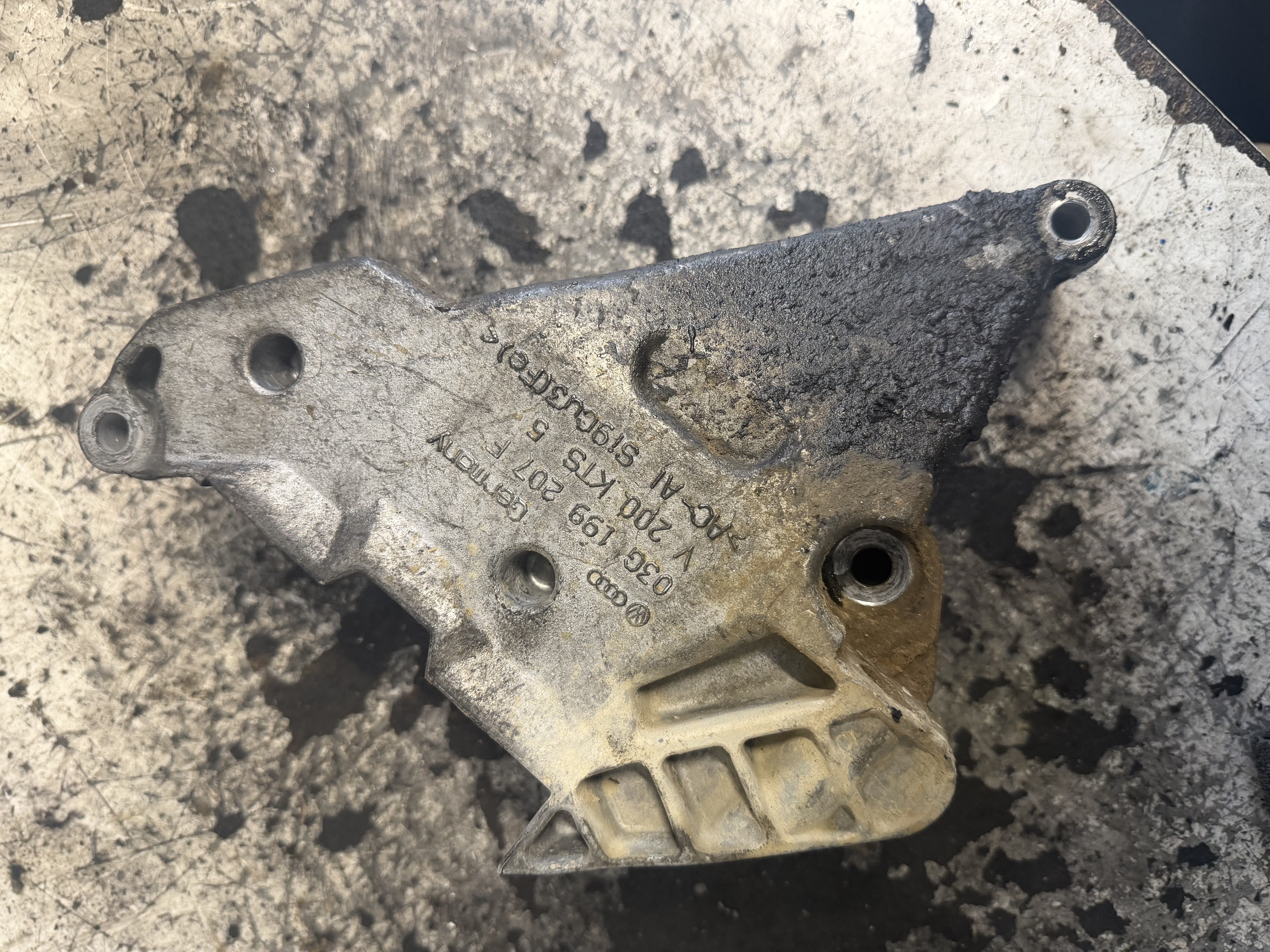 Suport Motor Volkswagen Passat B6 2005–2010 - cod: 03G199207F 2.0TDI