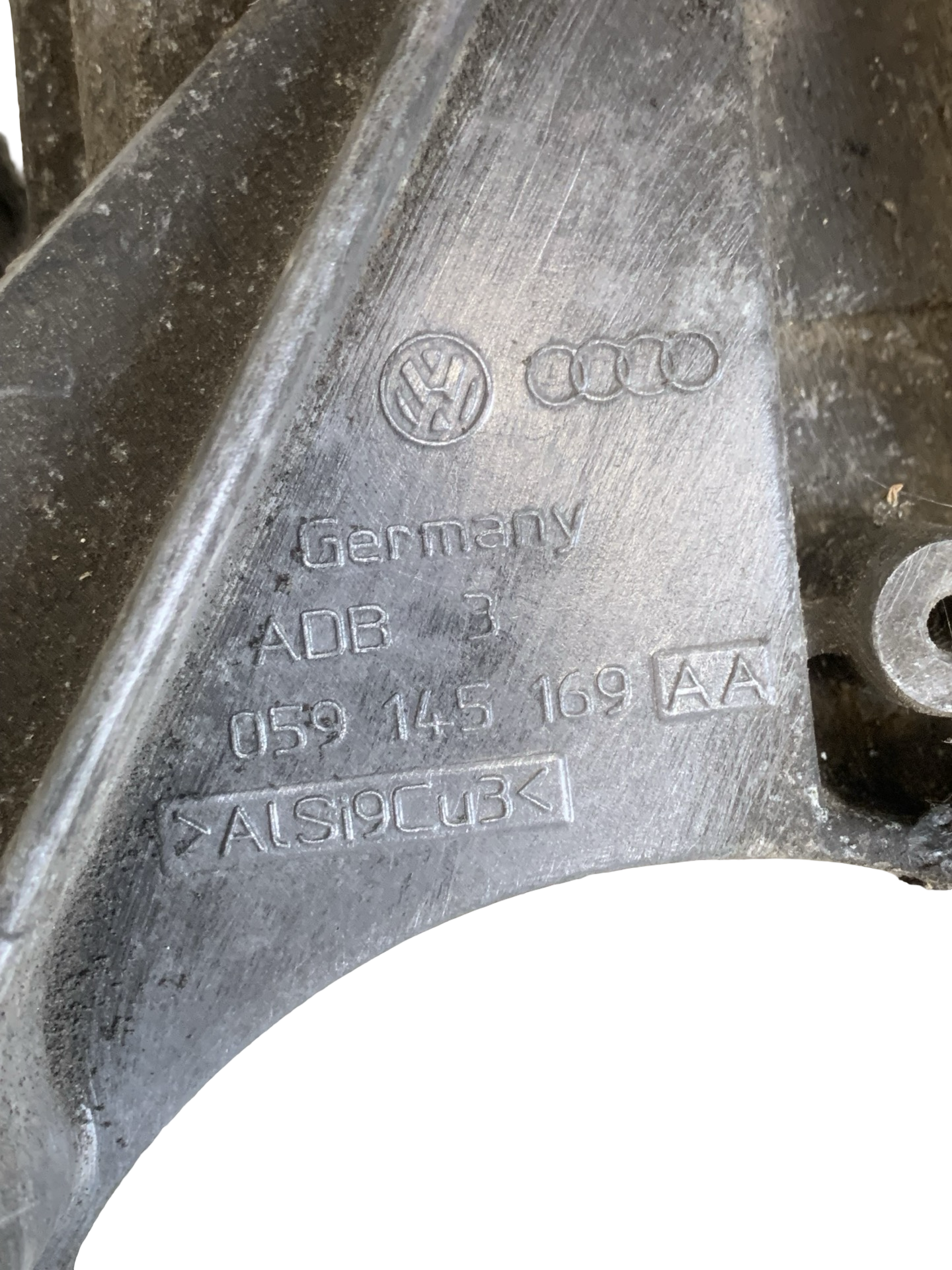 Suport Pompa Servo Audi Q7 1 2005–2015 - cod: 059145169AA 3.0TDI – foto 2
