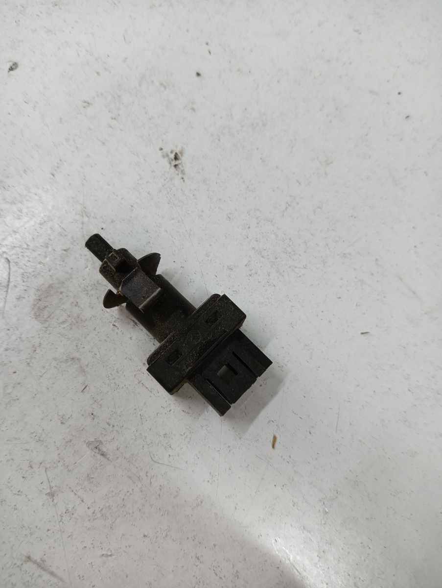 Switch frana  VOLKSWAGEN CRAFTER 30-50 Box 2E_ 2006 - 2016 2.5 TDI BJK, CEBB A0065451014 – foto 2