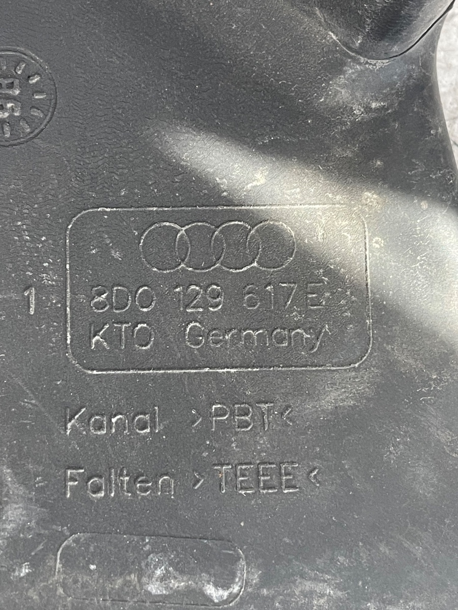 Tubulatura admisie aer AUDI A4 Saloon 8D2, B5 1994 - 2001 1.6i AHL 8D0129617E – foto 3