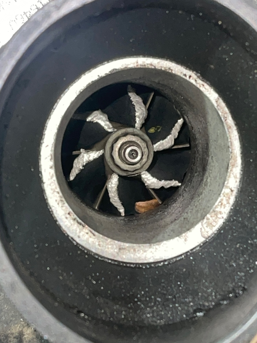 Turbina VOLKSWAGEN PASSAT 3C2 2005 - 2010 1.9 TDI BKC, BLS, BXE, VOLKSWAGEN GOLF V 1K1 2003 - 2009 1.9 TDI BKC, BLS, BXE, SKODA OCTAVIA 1Z3 2004 - 2013 1.9 TDI BJB, BKC, BLS, BXE 038253016K Paleti atinsi in partea din fata ! – foto 4