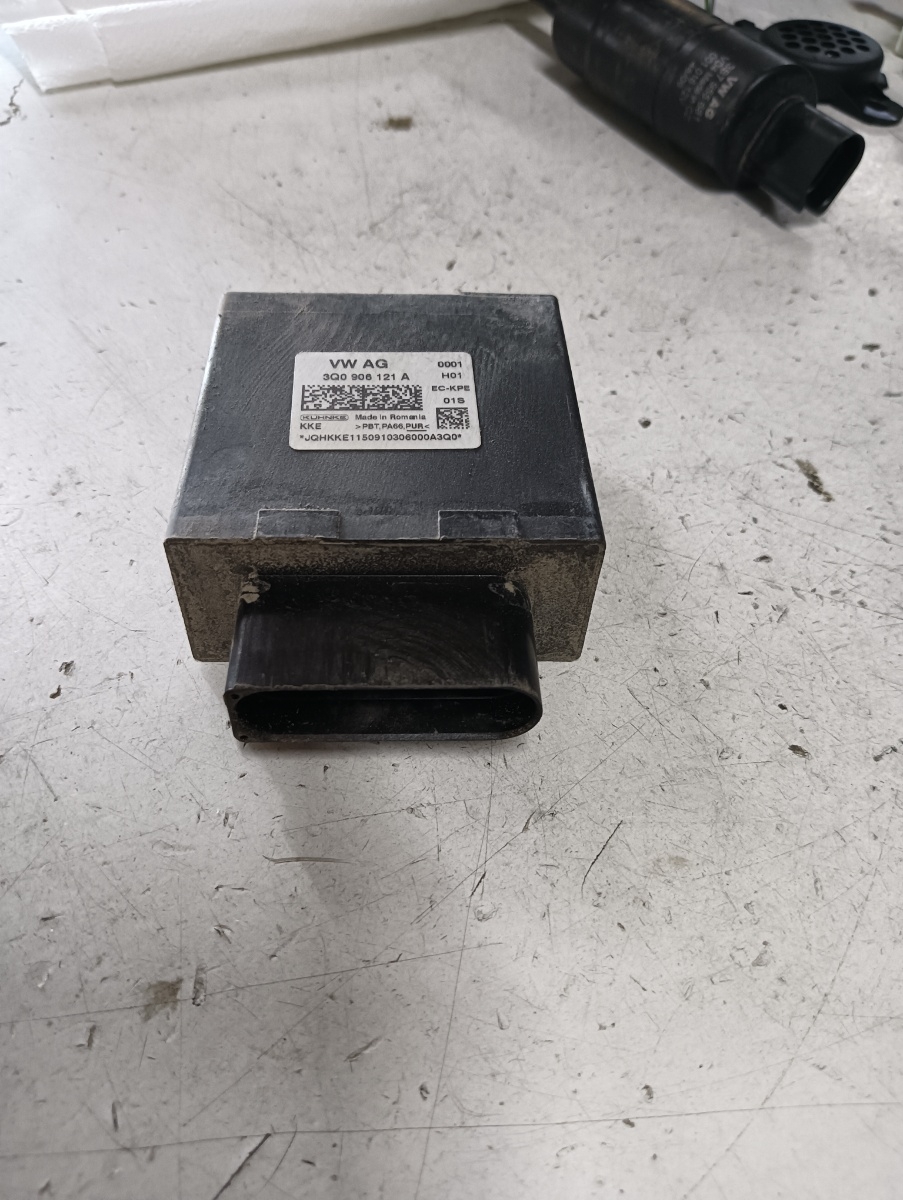 Unitate comanda pompa combustibil  VOLKSWAGEN PASSAT (3C2) [ 2005 - 2010 ] OEM 3q0906121a – foto 2