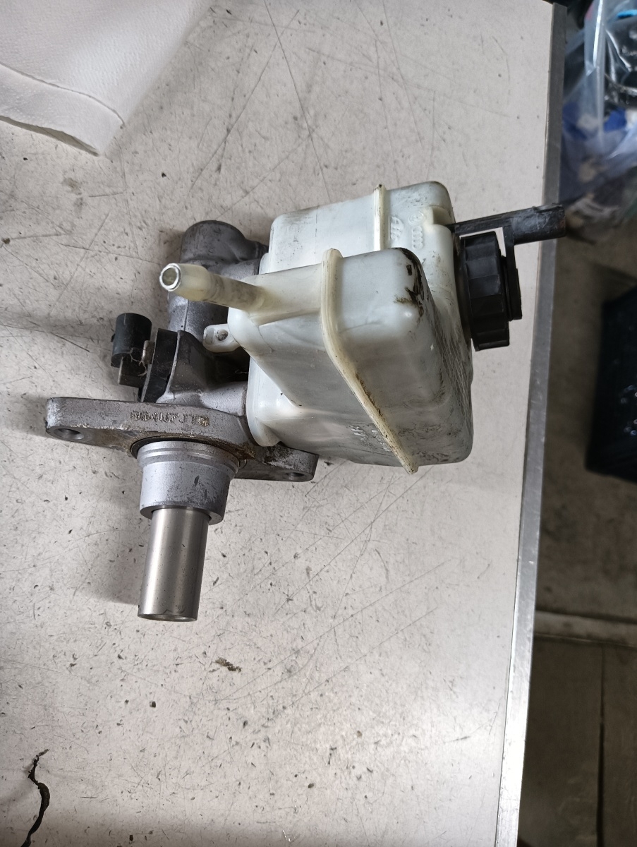 Vas lichid frana VOLKSWAGEN PASSAT (3C2) [ 2005 - 2010 ] TDI (BMP) 103KW|140HP – foto 2