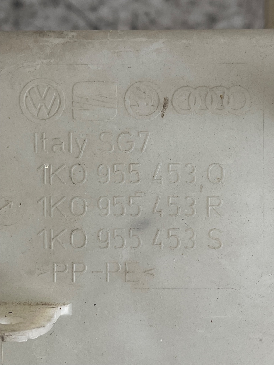 Vas/rezervor lichid de spalare parbriz VOLKSWAGEN GOLF V 1K1 2003 - 2009 1.9 TDI BLS – foto 3